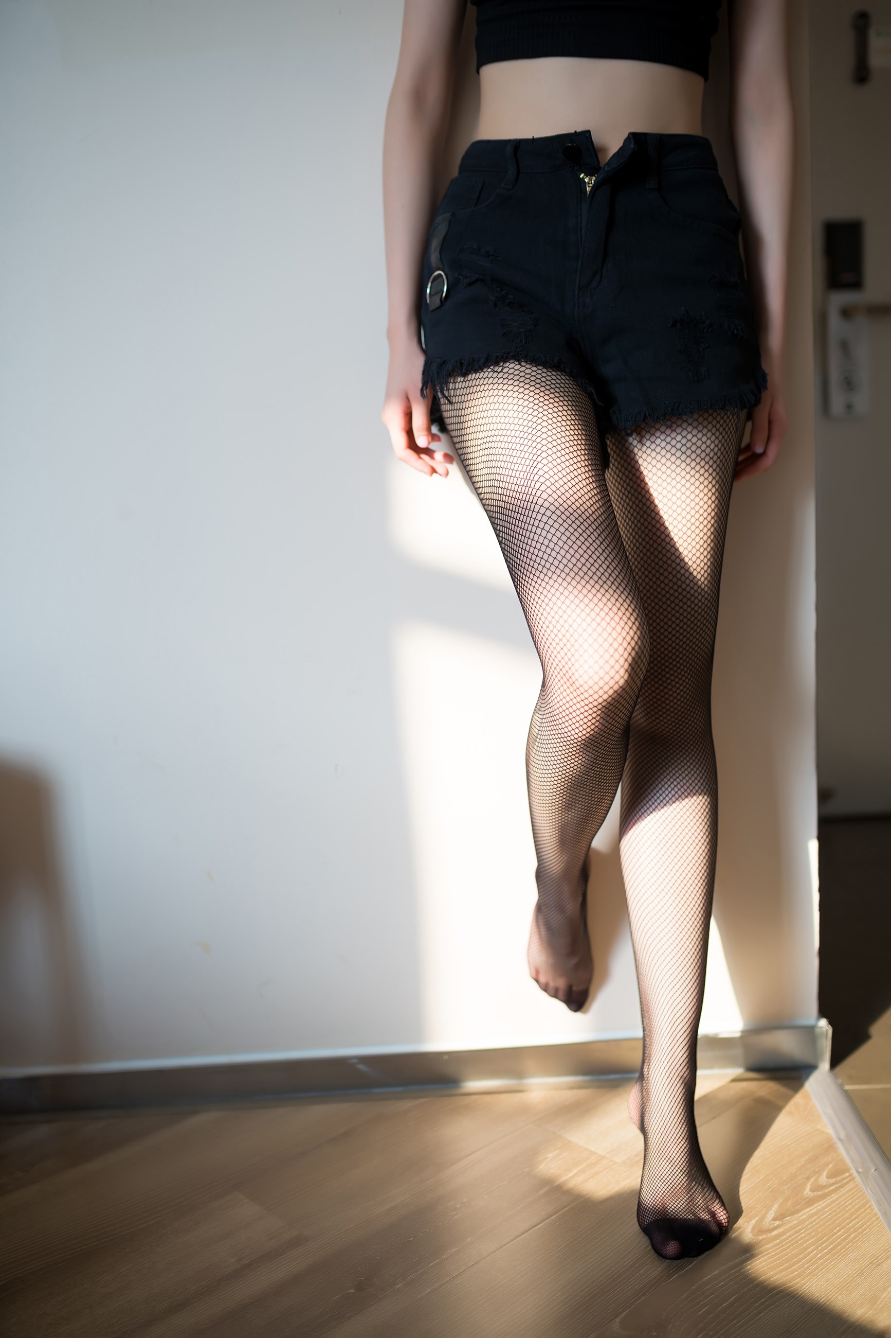 狂野夜聊录:91吃瓜平台实时直播,91视频独家揭秘娱乐圈禁断情欲与地下交易的激烈碰撞